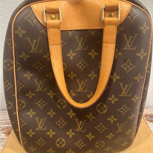 Louis Vuitton Excursion Bag - Picture 3 of 17